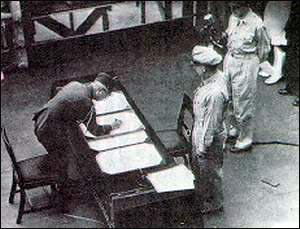 日本大本營(yíng)代表梅津美治郎簽字。