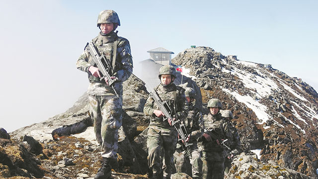 樂享假期請不要忘記還有這樣一群人：兵不解甲，馬不卸鞍