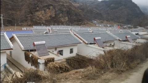 新春走軍營丨半山腰掃視涼山打古洛村，舊屋新居對比明顯