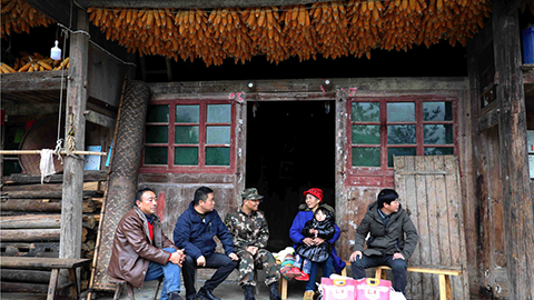 脫貧攻堅丨“鄉(xiāng)親們能早日脫貧致富，就是我們的新年愿望”