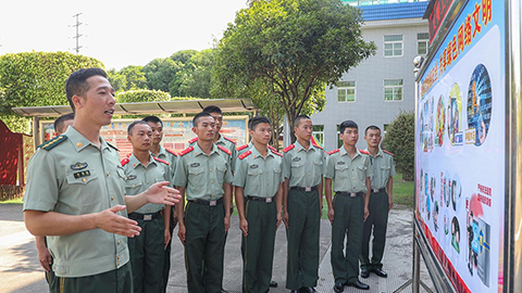 武警南寧支隊(duì)開展軍營(yíng)網(wǎng)絡(luò)安全教育，筑牢網(wǎng)絡(luò)安全防線