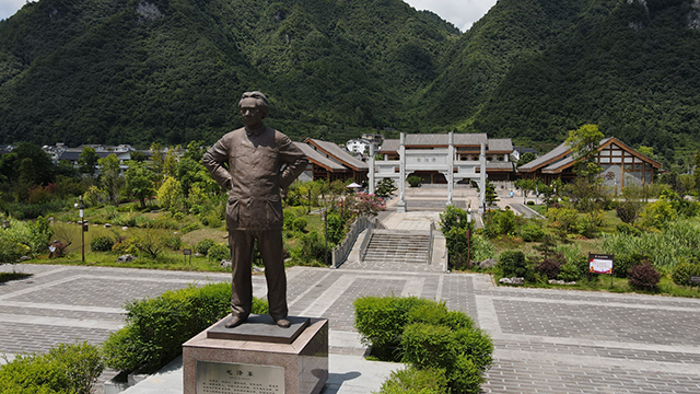 扶智扶志，里師脫貧奔小康