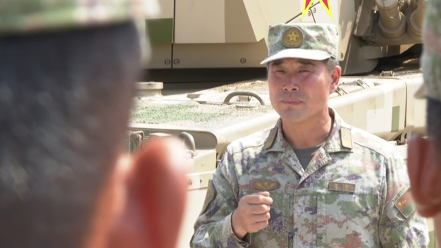 一級(jí)軍士長丁輝即將第六次光榮受閱