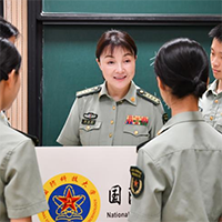 最美新時代革命軍人風(fēng)采丨傅婉娟：三尺講臺“播火者”