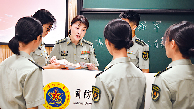 最美新時代革命軍人風(fēng)采丨傅婉娟：做強軍路上的“播火者”